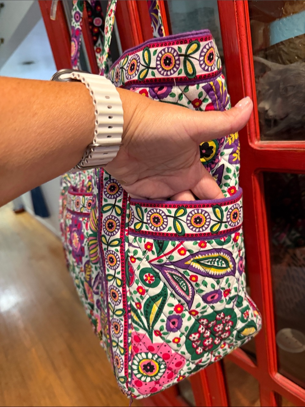 VERA BRADLEY Get Carried Away Extra Large Tote in Viva La Vera Pattern - Picture 4 of 11